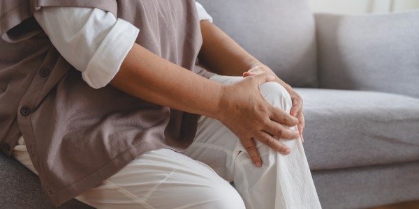 Integratori per le ossa: perché utilizzarli, cosa contengono e menopausa